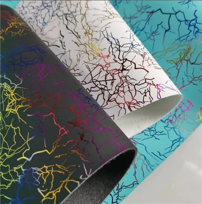 Cuir synthétique non tissé en cuir PU non tissé coloré avec stries brillantes