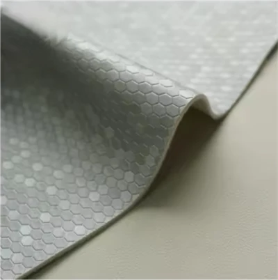 Usine de vente en gros de faux matériaux en tissu gaufré en PVC cuir synthétique pour sacs